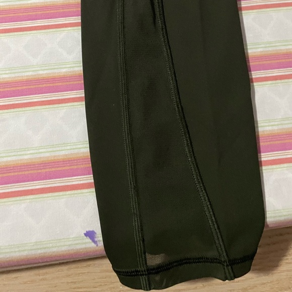 Lululemon high waisted legging in olive. Luxtreme material. Size 4. Mesh sides. - Picture 4 of 5